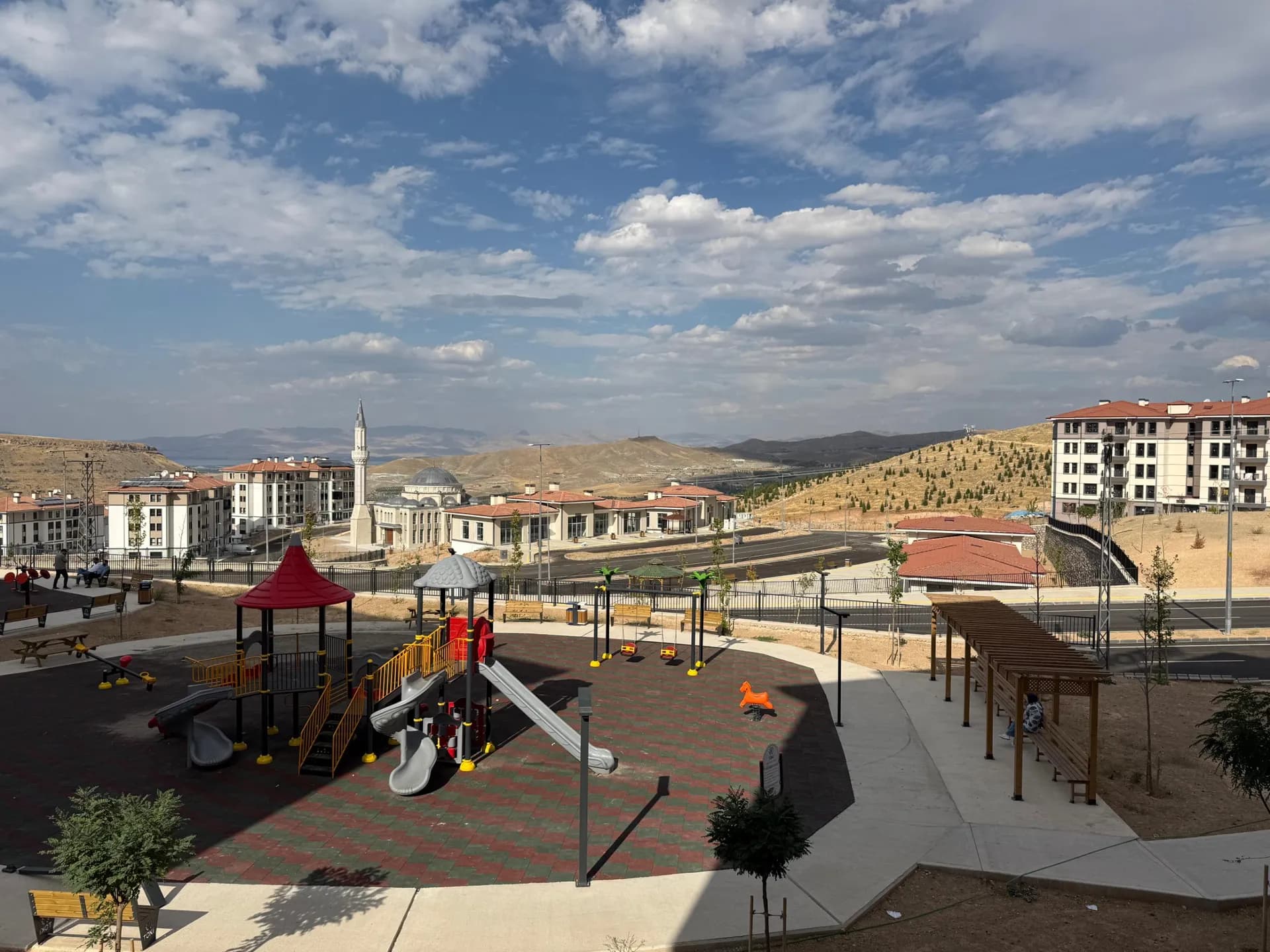 MED YAPI TUTAL DAN ÇAMURLU AKOĞUZ TOKİLERDE KİRALIK 3+1 DAİRE